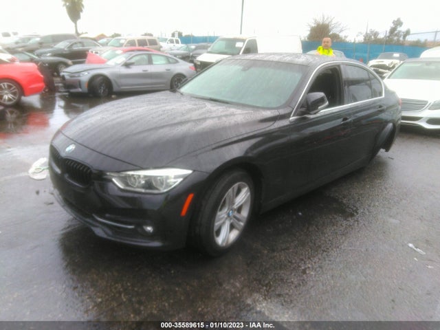 BMW 3 Series 330i 2018 WBA8B9G50JNU98415 Image 2