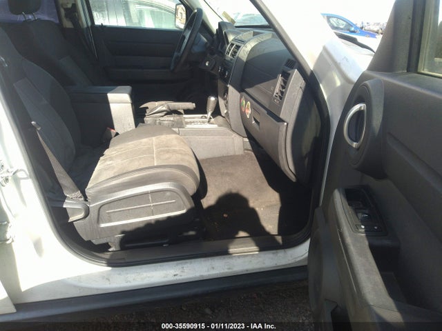 Dodge NITRO SXT 2008 1D8GU28KX8W285417 Image 6