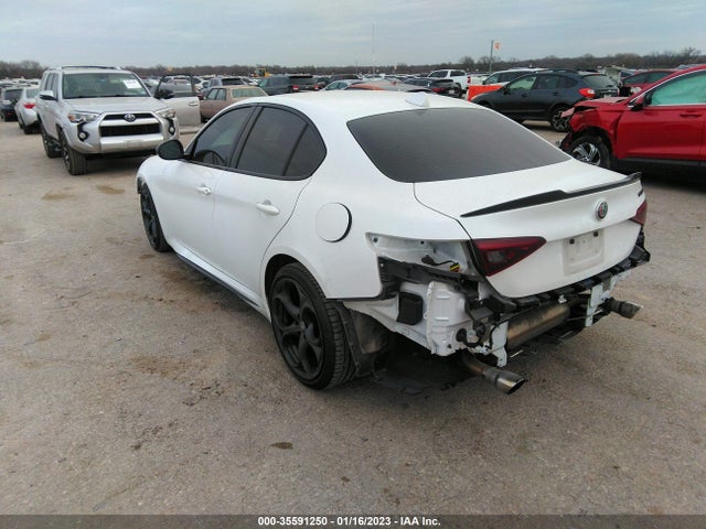 ZARFAMBN3K7611437 Alfa Romeo Giulia Ti Sport Carbon