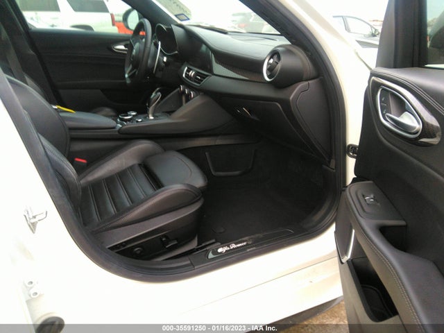 ZARFAMBN3K7611437 Alfa Romeo Giulia Ti Sport Carbon