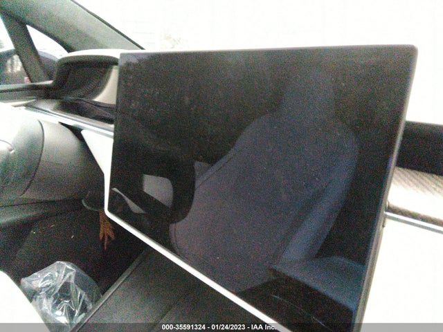 2022 Tesla Model X, VIN: 7SAXCBE61NF331390