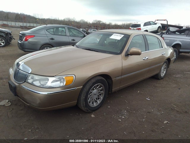 Lincoln Town Car 1998 1LNFM82W0WY726896 Image 2