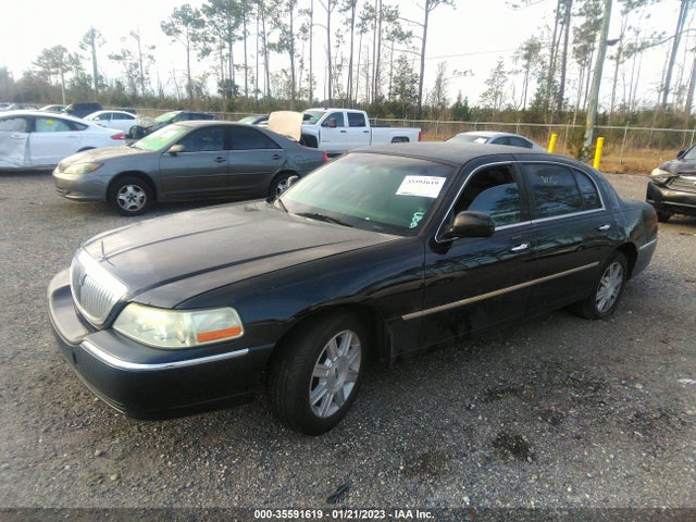 Lincoln Town Car Executive L W/livery Pkg 2010 2LNBL8EV5AX752813 Image 2