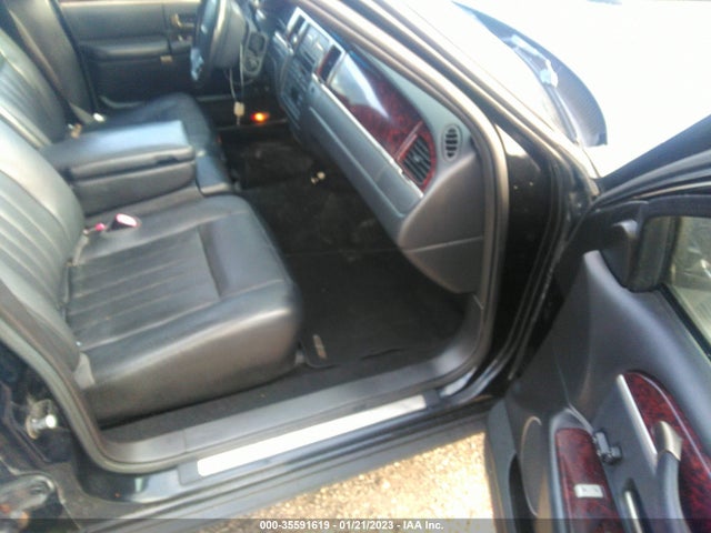 Lincoln Town Car Executive L W/livery Pkg 2010 2LNBL8EV5AX752813 Image 5