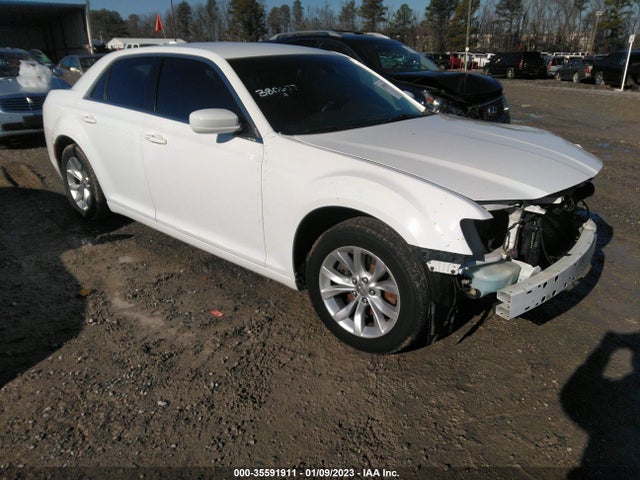 2015 Chrysler 300, VIN: 2C3CCAAG1FH785840