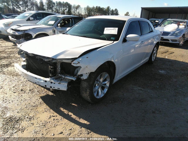 2015 Chrysler 300, VIN: 2C3CCAAG1FH785840