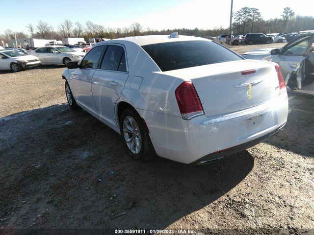 2015 Chrysler 300, VIN: 2C3CCAAG1FH785840