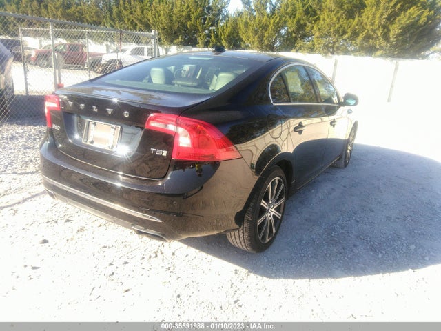 2018 Volvo S60, VIN: LYV402HK4JB165055