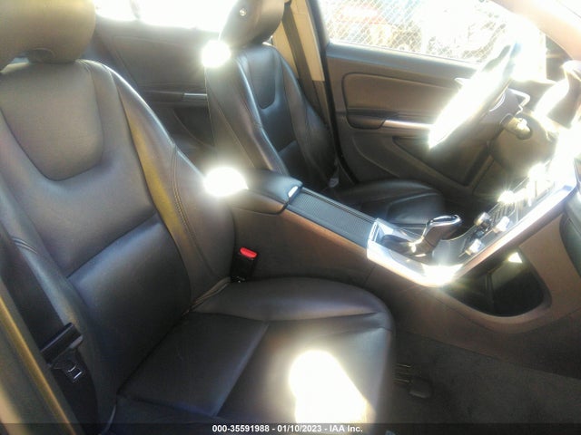2018 Volvo S60, VIN: LYV402HK4JB165055