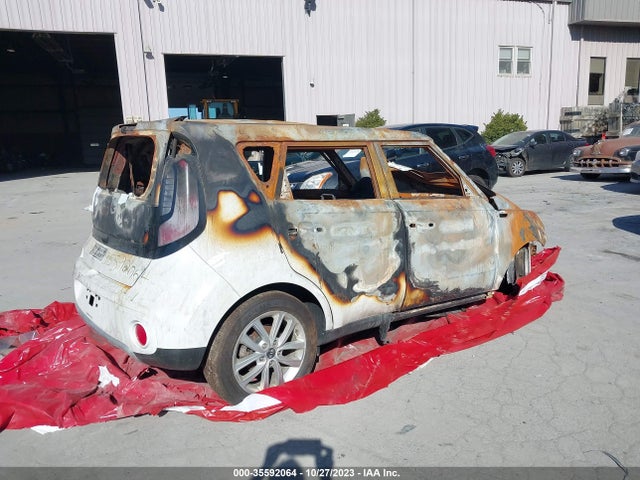KIA SOUL + 2018 KNDJP3A5XJ7504575 Image 4