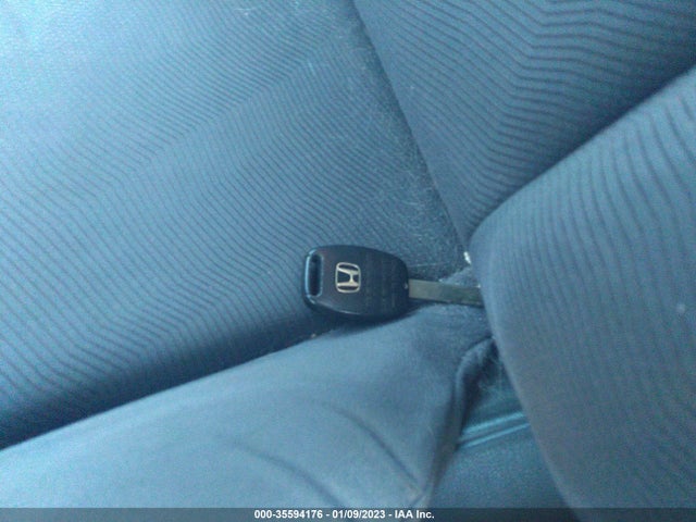 2013 HONDA FIT VIN: JHMGE8H37DC021945