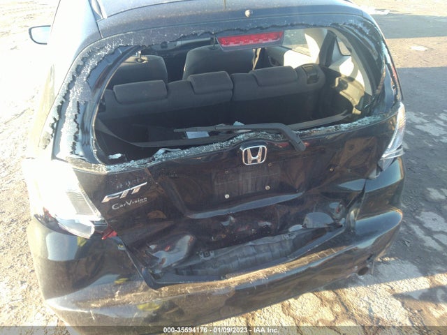 2013 HONDA FIT VIN: JHMGE8H37DC021945