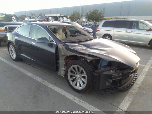 Tesla MODEL S 2018 5YJSA1E26JF247788 главное изображение