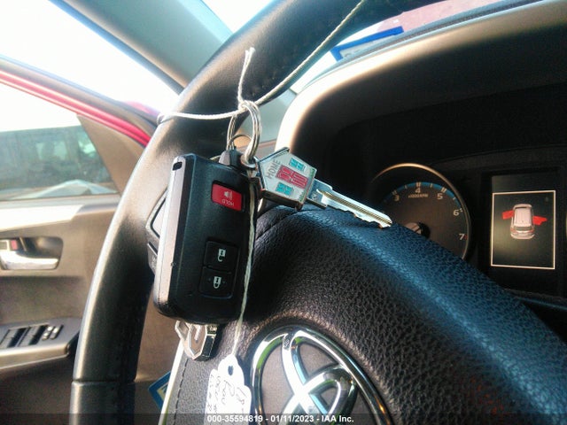2018 Toyota RAV4, VIN: 2T3RFREV5JW702133