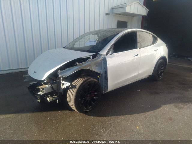 Tesla Model Y Long Range 2021 5YJYGAEE9MF136742 Image 2