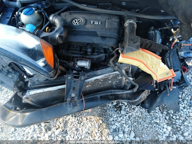 1VWAT7A32FC077793 Volkswagen Passat 1.8t S