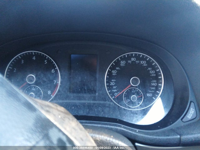 1VWAT7A32FC077793 Volkswagen Passat 1.8t S