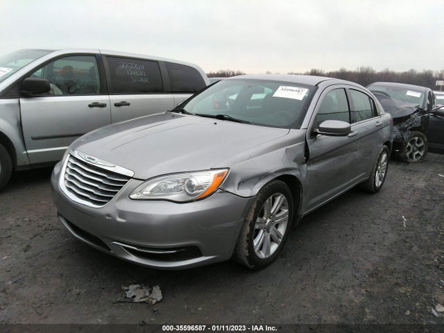 Chrysler 200 LX 2013 1C3CCBAB4DN660247 Image 2