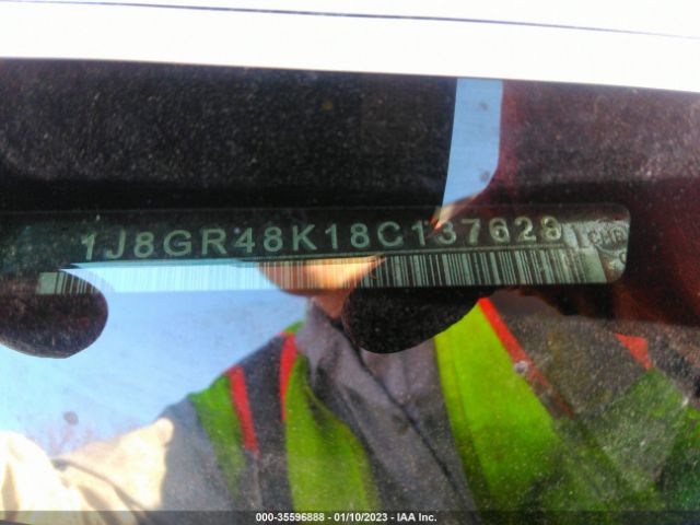 1J8GR48K18C137629 Jeep Grand Cherokee Laredo