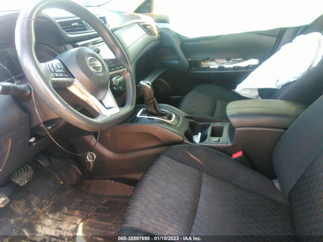2017 Nissan Rogue, VIN: KNMAT2MV1HP552834