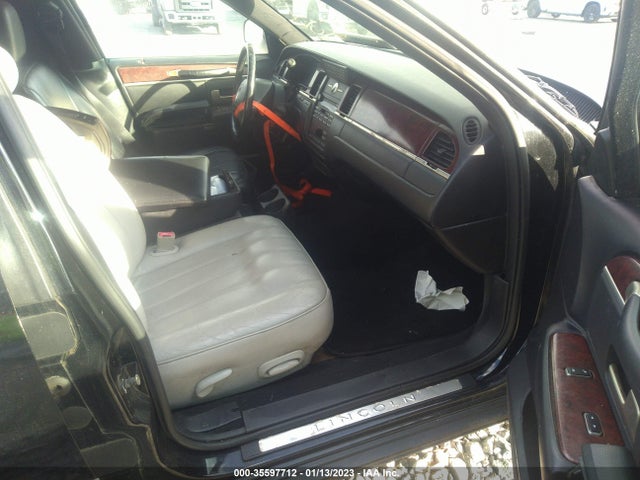 Lincoln Town Car 2003 1L1FM81W23Y650127 Image 6