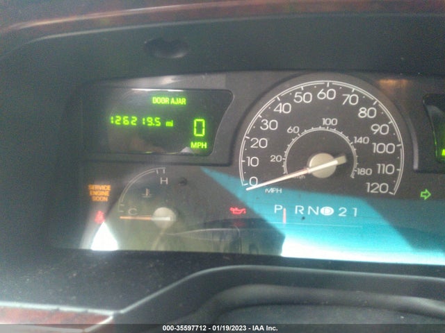 Lincoln Town Car 2003 1L1FM81W23Y650127 Image 8
