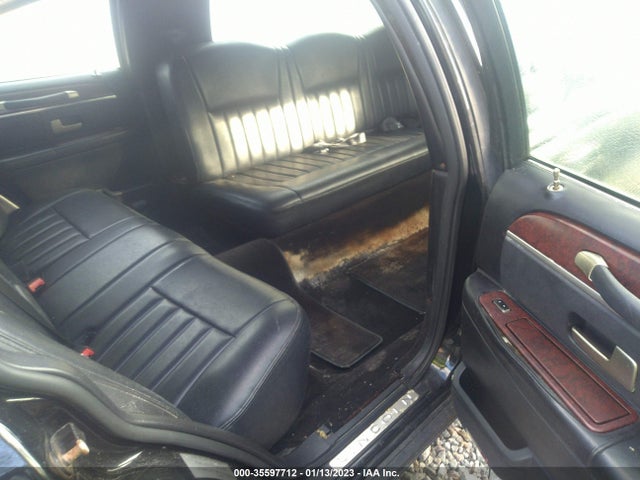 Lincoln Town Car 2003 1L1FM81W23Y650127 Image 9