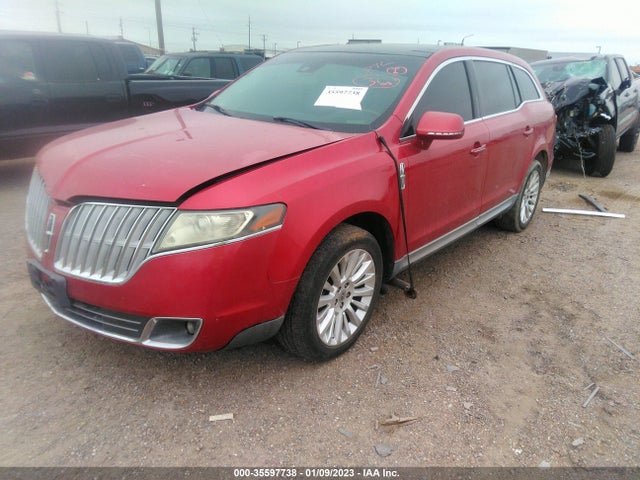 Lincoln MKT 2010 2LMHJ5FR3ABJ06719 Image 2