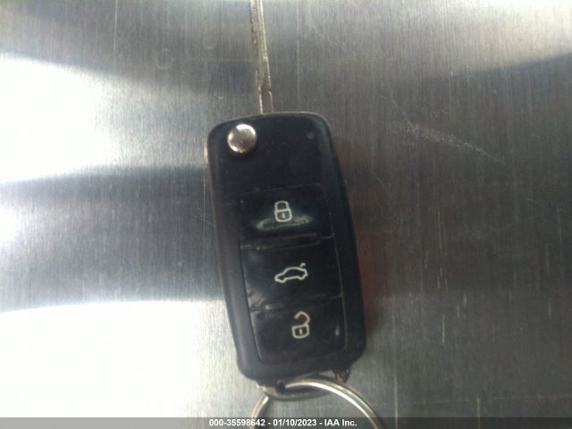 2013 VOLKSWAGEN JETTA SEDAN SE VIN: 3VWDP7AJ1DM247962