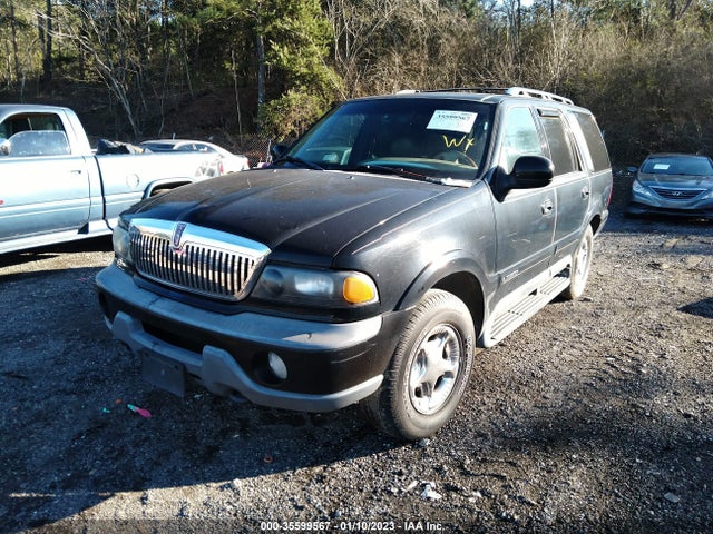 Lincoln Navigator 1999 5LMPU28LXXLJ08561 Image 2