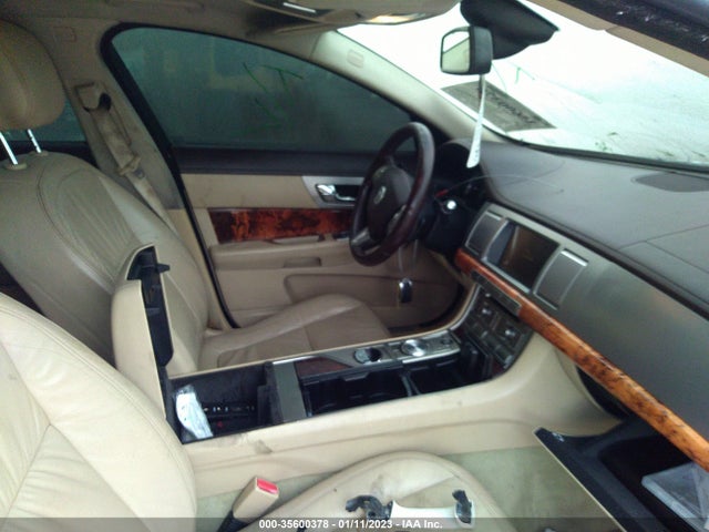 SAJWA05B89HR33968 Jaguar XF LUXURY