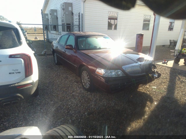Lincoln Town Car Signature 2004 1LNHM81W14Y609223 головне зображення