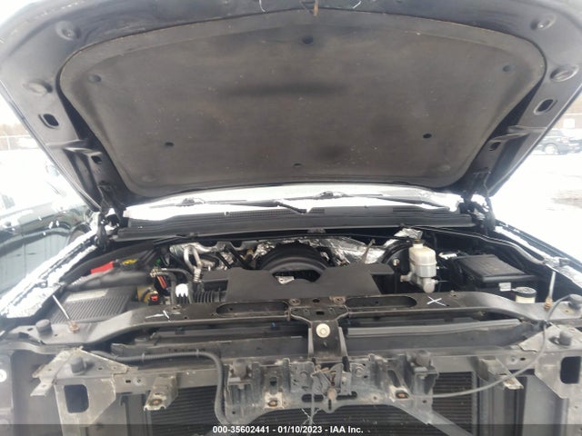 2015 Chevrolet Suburban, VIN: 1GNSKJKC1FR120773