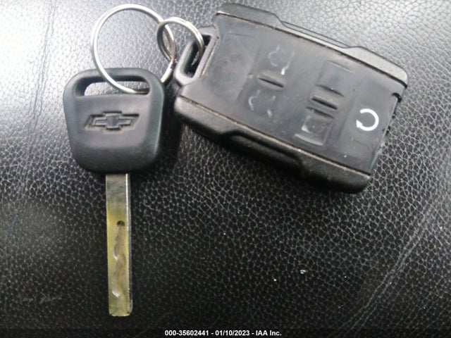 2015 Chevrolet Suburban, VIN: 1GNSKJKC1FR120773