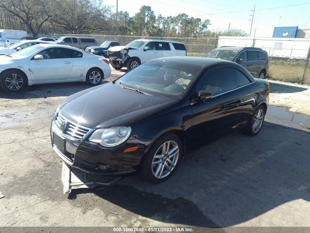 Volkswagen Eos Lux 2011 WVWFW7AH8BV004048 Image 2