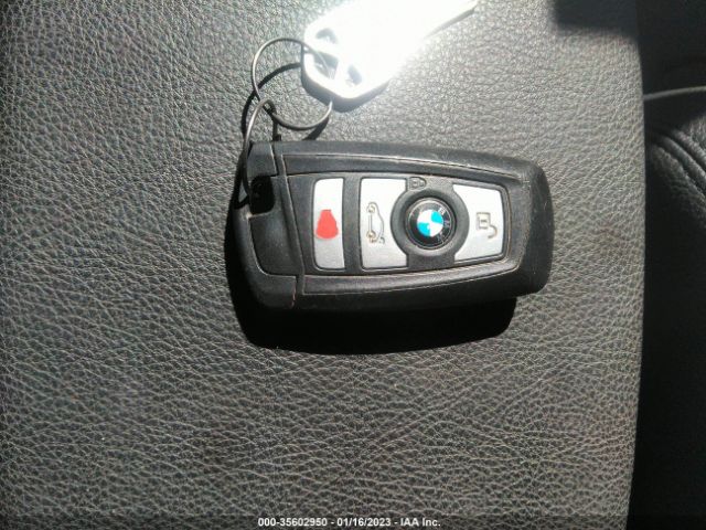 WBA8E1G32HNU15634 BMW 3 Series 320i