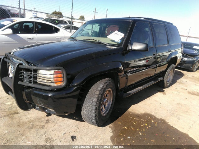 Cadillac Escalade 1999 1GYEK13R3XR408010 Image 2