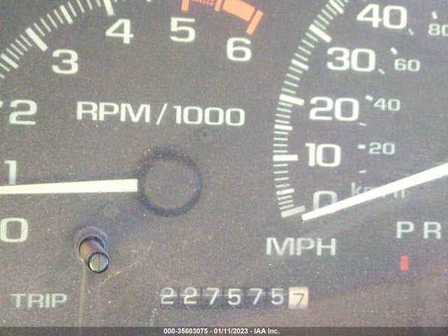 Cadillac Escalade 1999 1GYEK13R3XR408010 Image 8