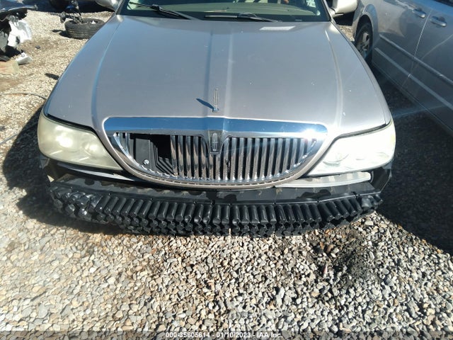 Lincoln Town Car 2003 1LNHM82W73Y693366 Image 7