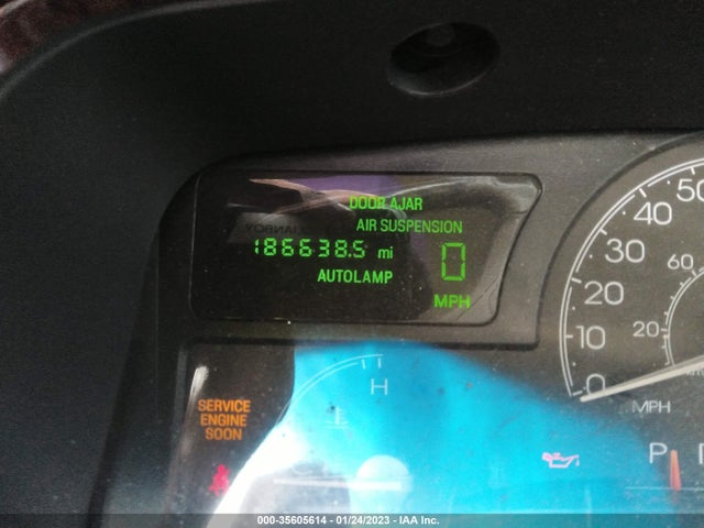 Lincoln Town Car 2003 1LNHM82W73Y693366 Image 8