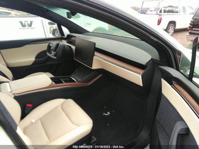 2022 Tesla Model X, VIN: 7SAXCBE5XNF345148