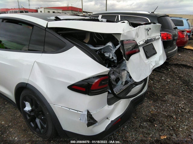 2022 Tesla Model X, VIN: 7SAXCBE5XNF345148