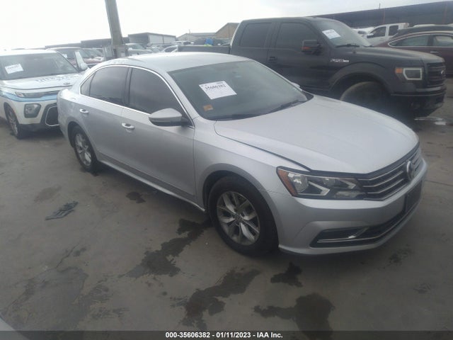 2016 Volkswagen Passat, VIN: 1VWAT7A35GC010980