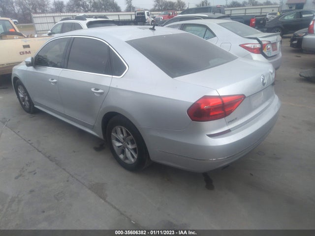 2016 Volkswagen Passat, VIN: 1VWAT7A35GC010980