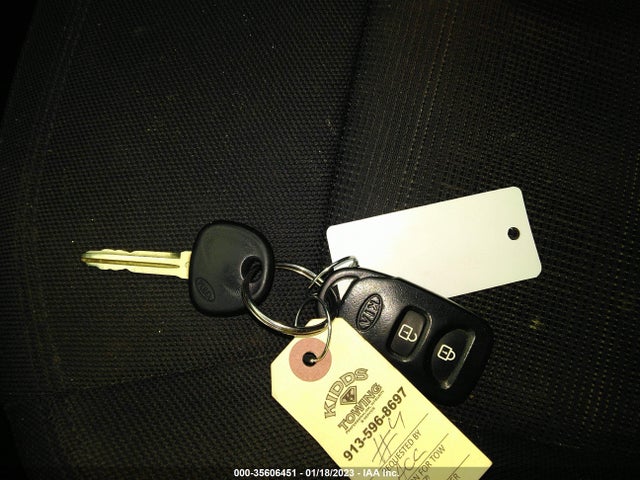 2011 KIA SPORTAGE LX VIN: KNDPBCA24B7078947
