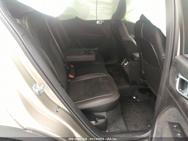 2022 Volvo XC40, VIN: YV4162UM4N2737108