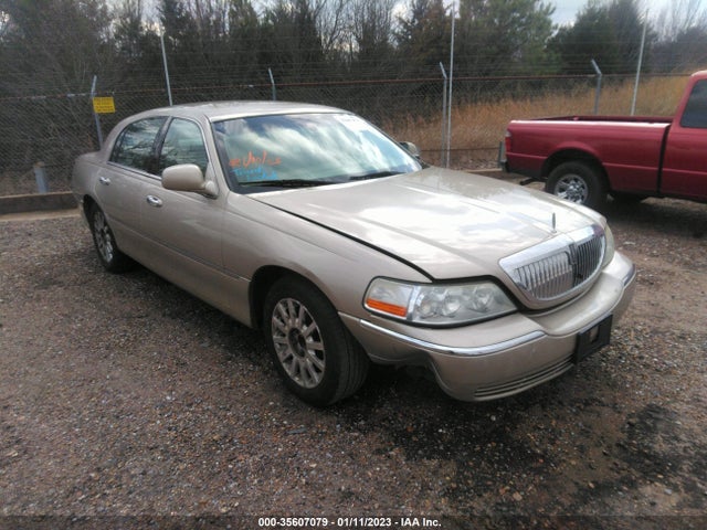 Lincoln Town Car Signature 2007 1LNHM81V77Y611411 главное изображение