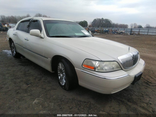 Lincoln Town Car 2005 1LNHM82W75Y607945 головне зображення