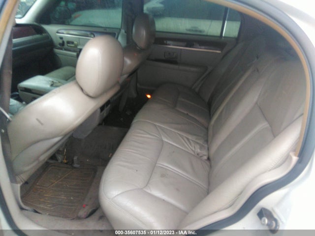 Lincoln Town Car 2005 1LNHM82W75Y607945 Image 8