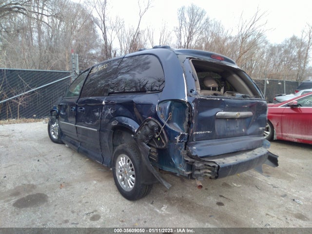 2C8GP64L22R787963 Chrysler Town & Country Limited